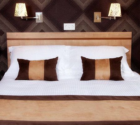 Lodge Hotel Coleraine Esterno foto