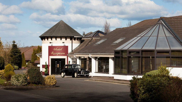 Lodge Hotel Coleraine Esterno foto